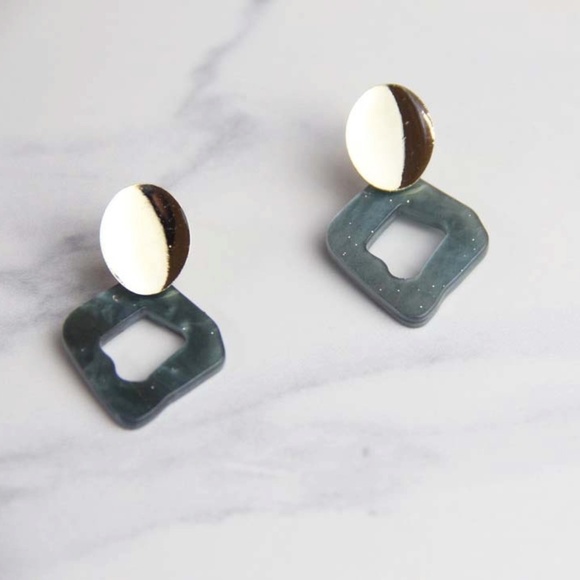 Geometric Metal Stud Earrings - Picture 2 of 4